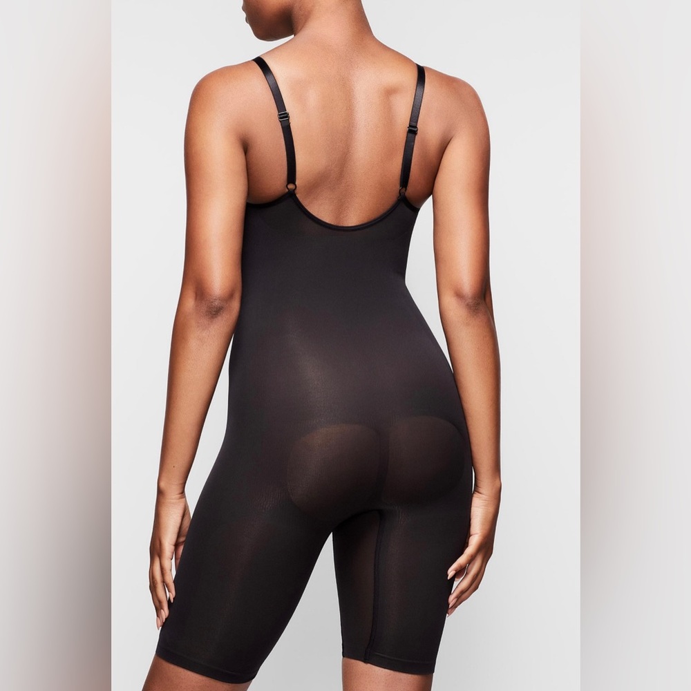 SKIMS Seamless Sculpt Mid Thigh Bodysuit Size S/M - Picture 3 of 5